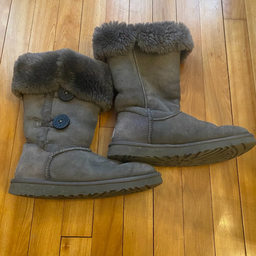 UGG #1873 Bailey Button Triplet Tall‎ Sheepskin Boot Women's Size US 7 Brown